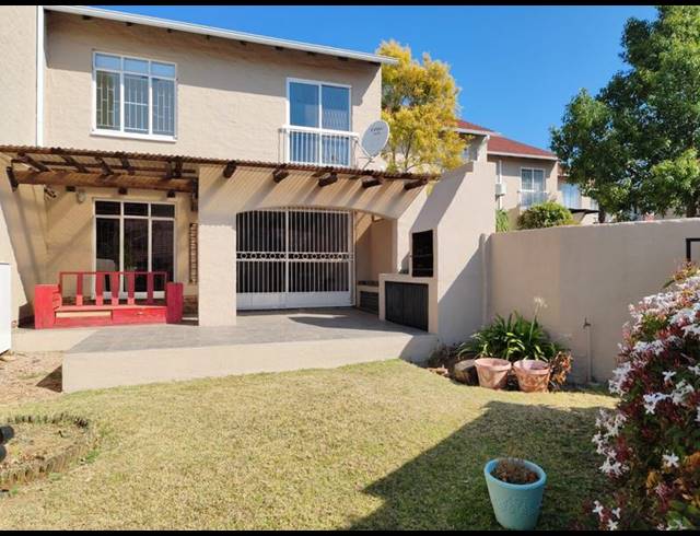 3 BEDROOM TOWNHOUSE FOR SALE IN ELARDUSPARK